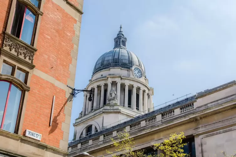 Turm des Rathauses in Nottingham: Die Stadt ist pleite. Personal wird entlassen, Springbrunnen werden abgestellt, die Jugendarbe