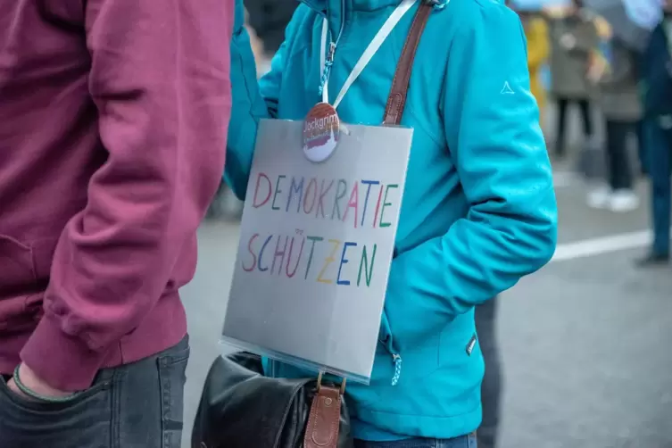 In Bellheim hat vor wenigen Wochen eine Mahnwache für die Demokratie stattgefunden.