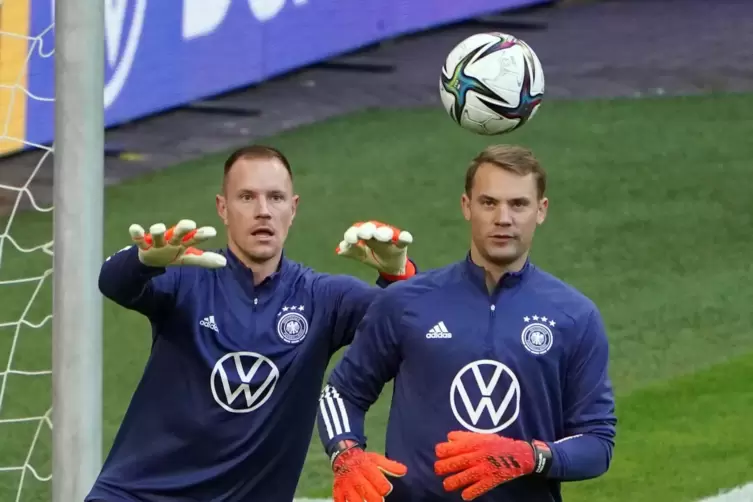 Steht wieder hinter Manuel Neuer an: Marc-Andre ter Stegen (links). 