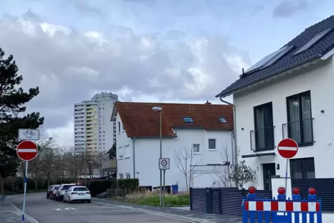 Unechte Einbahnstraße: Das provisorisch verfügte Einfahrtverbot von der Speyerer in die Hermann-Hesse-Straße wird in schöner Reg