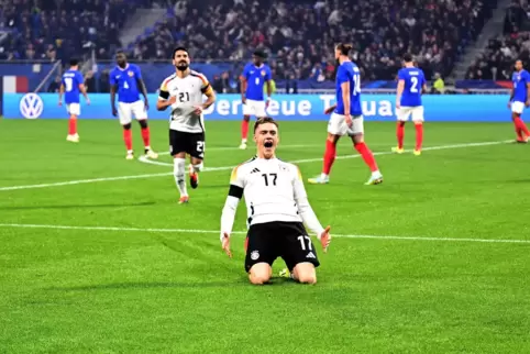 Wahnsinn WAS! FÜR! EIN! START! Florian Wirtz trifft nach acht Sekunden zum 1:0 für Deutschland.