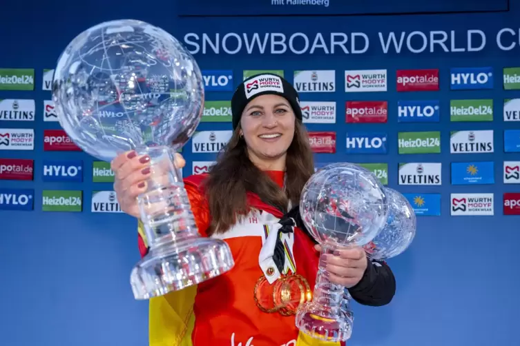 Reich beschenkt: Snowboarderin Ramona Hofmeister.