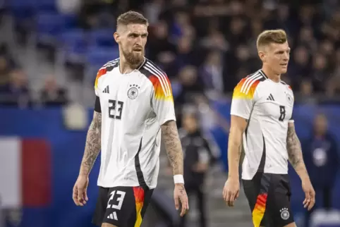 Seite an Seite im defensiven Mittelfeld: Robert Andrich und Toni Kroos. 