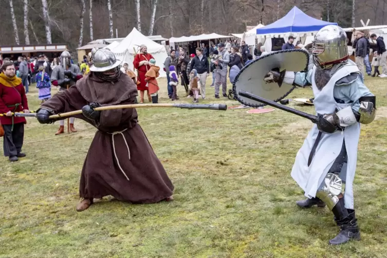 Der Mittelaltermarkt am Gelterswoog lockte vergangenes Jahr zahlreiche Besucher an. Auch in diesem Jahr können sich Fans des Mit