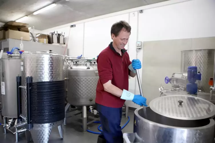 Markus Poth braut in seiner kleinen Hausbrauerei bis zu 1000 Liter Bier pro Monat. 