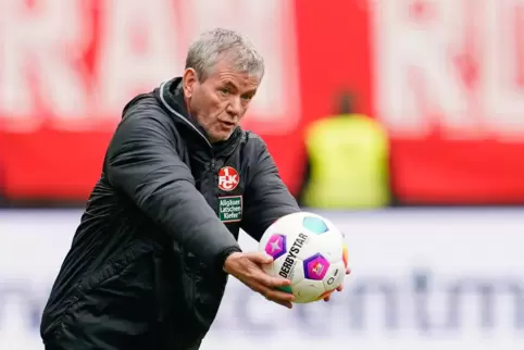 Sinniert über die Favoritenrolle im DFB-Pokal-Halbfinale: FCK-Coach Friedhelm Funkel. 