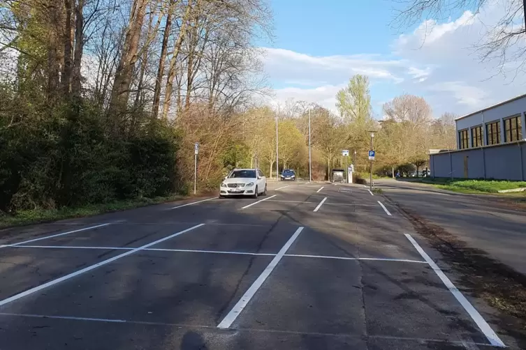 Am Sportzentrum West entstehen kostenfreie Kurzzeitparkplätze für Sporttreibende. 