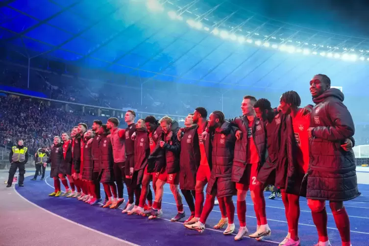 Die bislang letzte Pokalfeier: Die FCK-Profis nach dem Sieg im Viertelfinale in Berlin. 