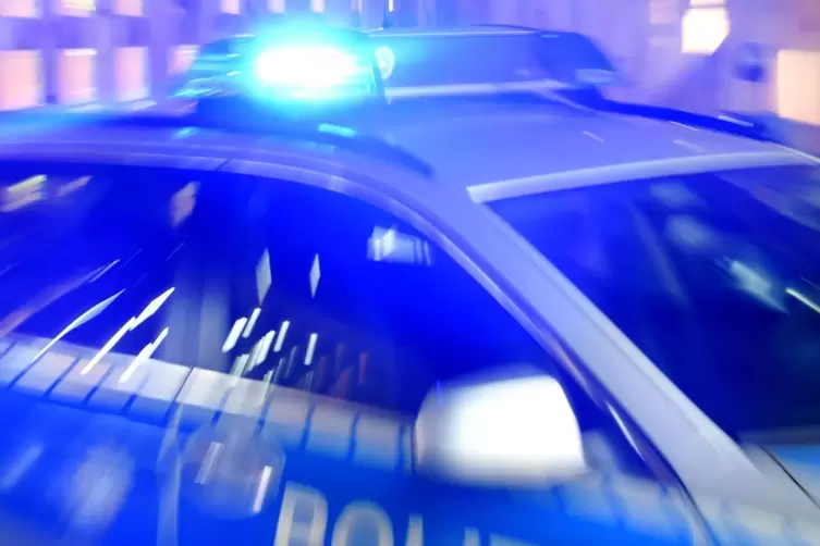 Die Polizei war mit einem großen Aufgebot im Einsatz. Auch ein Polizeihubschrauber half bei der Suche nach den Tätern – allerdin