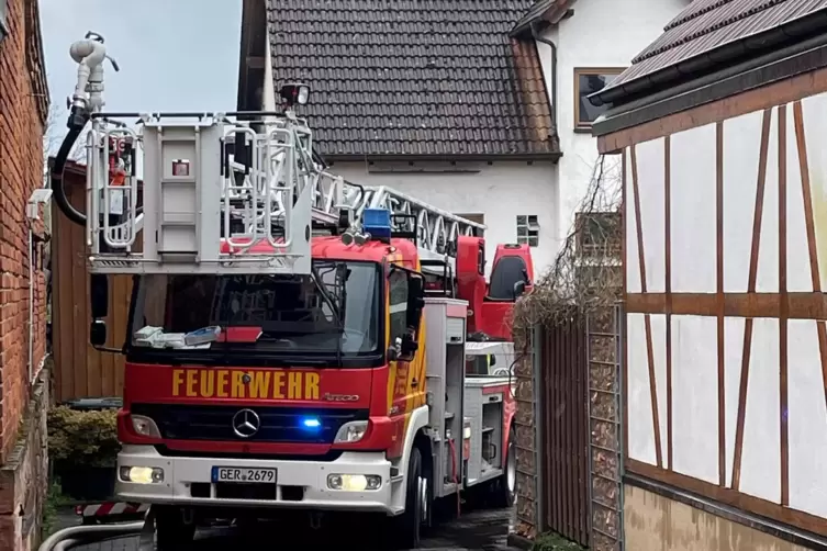 90 Feuerwehrleute aus der ganzen Verbandsgemeinde waren am Palmsonntag im Einsatz.