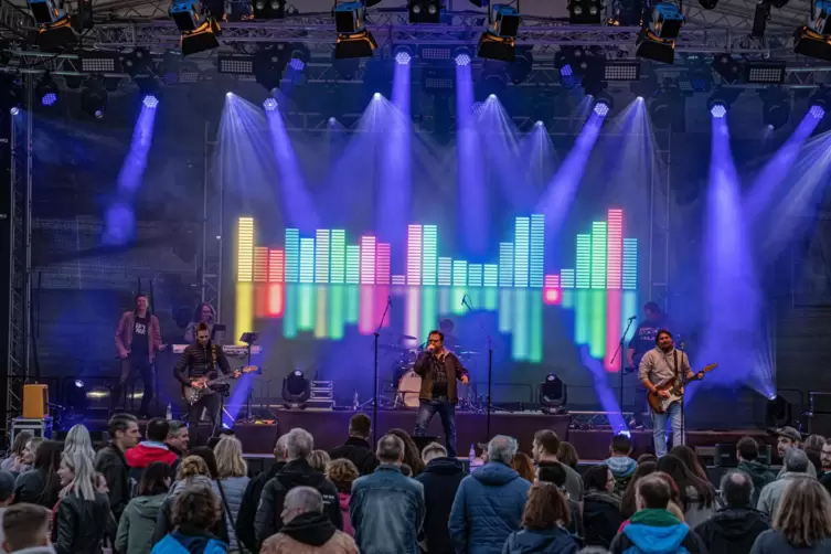 An Hexennacht auf der Festival-Bühne: Saftwerk. 