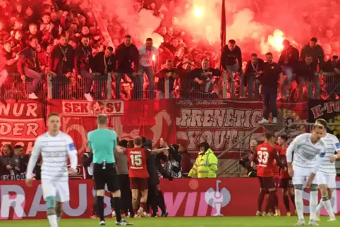 Fast 6000 Fans werden den FCK am Samstag zum Spiel beim Hamburger SV begleiten. 