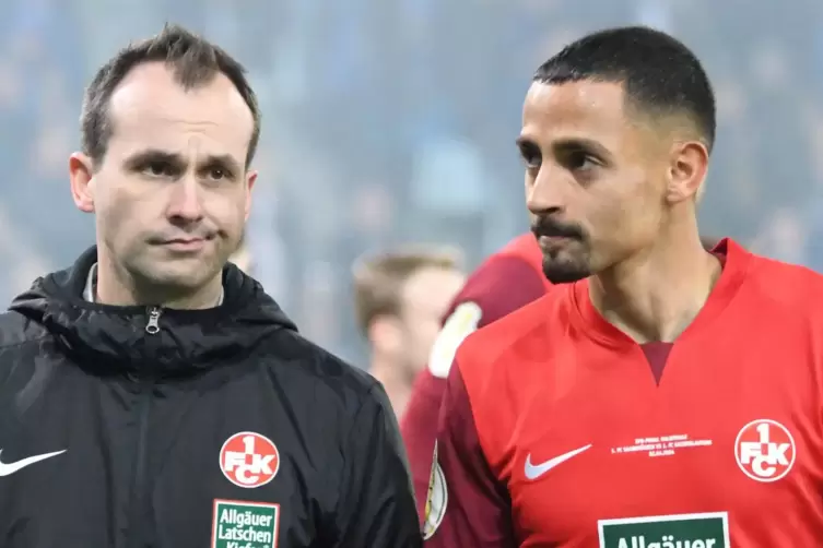 Betretene Mienen bei FCK-„Doc“ Nils Veith und Angreifer Kenny Prince Redondo, für den das Halbfinale schon nach 31 Minuten beend