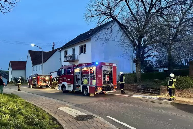 Im Einsatz waren die Feuerwehren aus Maßweiler, Reifenberg, Schmitshausen, Wallhalben und Thaleischweiler-Fröschen.