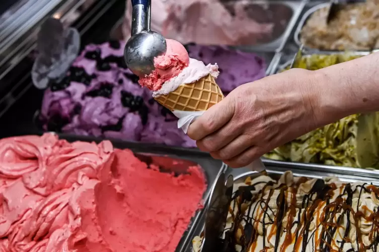 Statt der Einladung des Fremden auf ein Eis zu folgen, radelten die zwei Mädchen davon. 