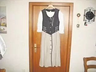 Sehr schönes und gepflegtes Landhauskleid mit Bluse Gr.44 zu verkaufen! Nur Abholung und Barzahlung!Preis 105.-€ VHB