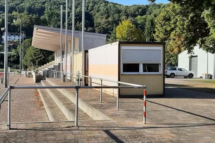 Auch in diesen Containern soll während der Stadionsanierung Material gelagert werden. 