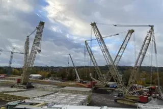 Das Werk an der Dinglerstraße soll für die Abnahme auch der größten Raupen-Gittermastkrane von Tadano-Demag ausgebaut werden. De