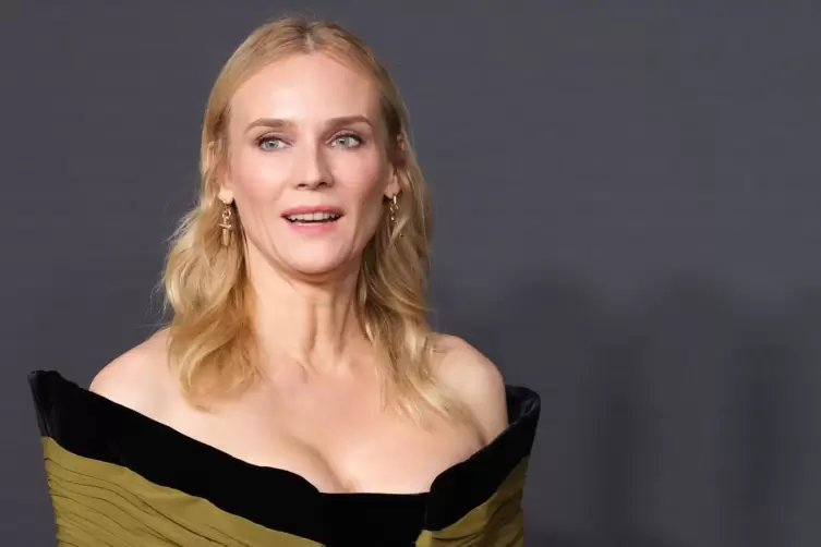 Diane Kruger spielt eine Dreifachrolle in dem Wettbewerbsfilm „The Shrouds“ von David Cronenberg. 