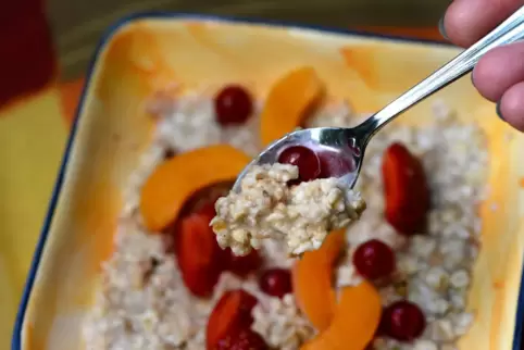 Es gibt ihn in allen möglichen Variationen. Ob als Milch, püriert oder als Porridge – viele schwören auf den Hafer.