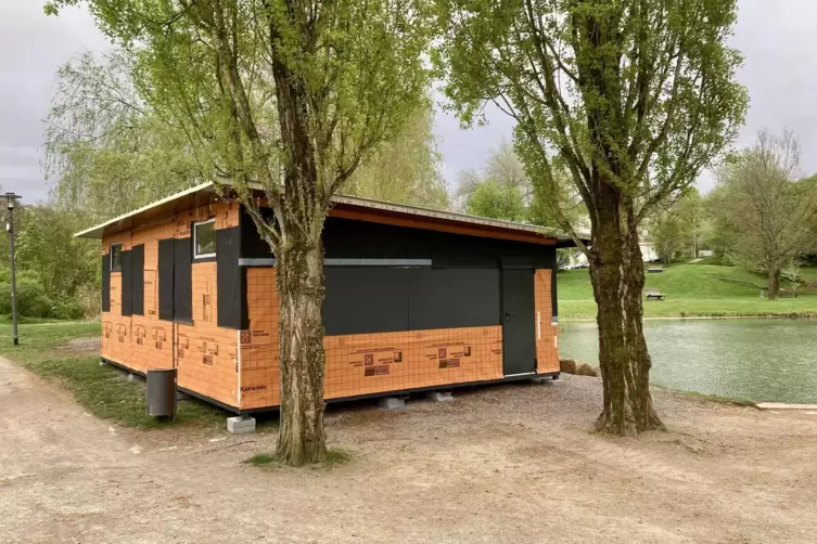 Andreas Schütz hat einen neuen Küchen- und Servicetrakt für seinen Biergarten im Strecktalpark angeschafft.