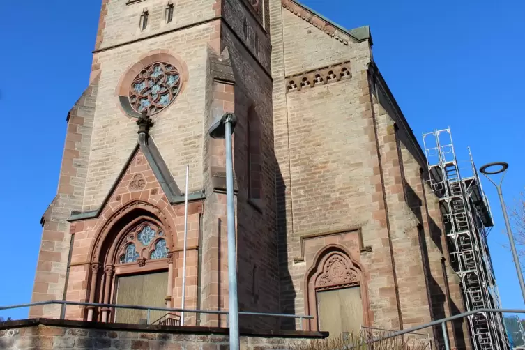 An diesem Montag beginnen die Arbeiten zur Sanierung des Dachs der St. Georg-Kirche in Münchweiler.