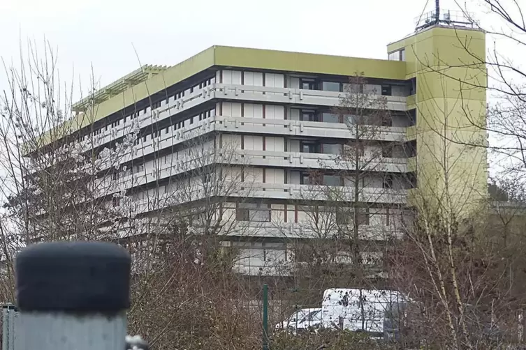 Das Klinikgebäude an der Oberen Himmelsbergstraße