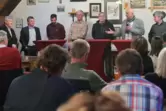Podiumsdiskussion zur Kommunalwahl in Deidesheim: (von links) Walter Dönig, Dieter Dörr, Andreas Veth, Franz Arnold, Thomas Schm
