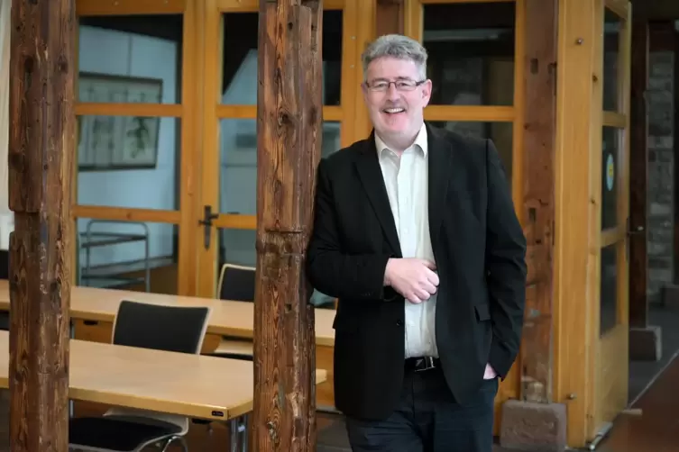 Stand 20 Jahre lang an der Spitze von Harthausen: Harald Löffler, hier im Tabakschuppen. 