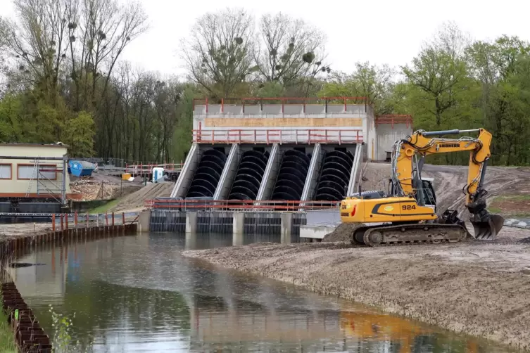 Das neue Schöpfwerk mit dem Schneckenpumpen.