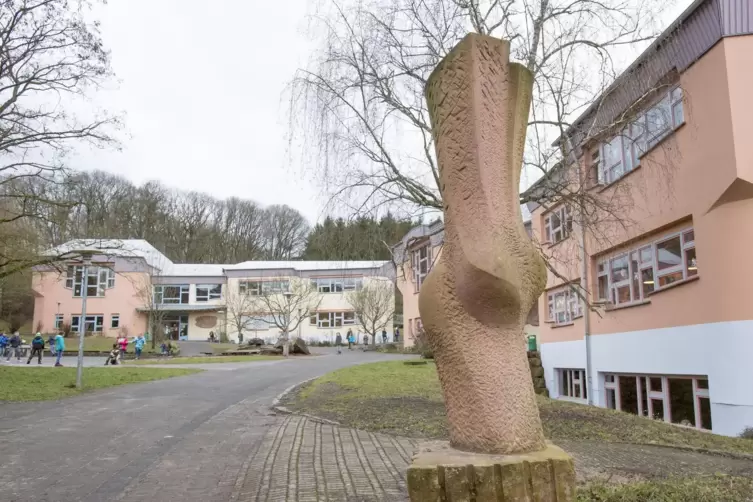 Blick auf den Schulhof der Waldorfschule: Diese liegt direkt neben der IGS.