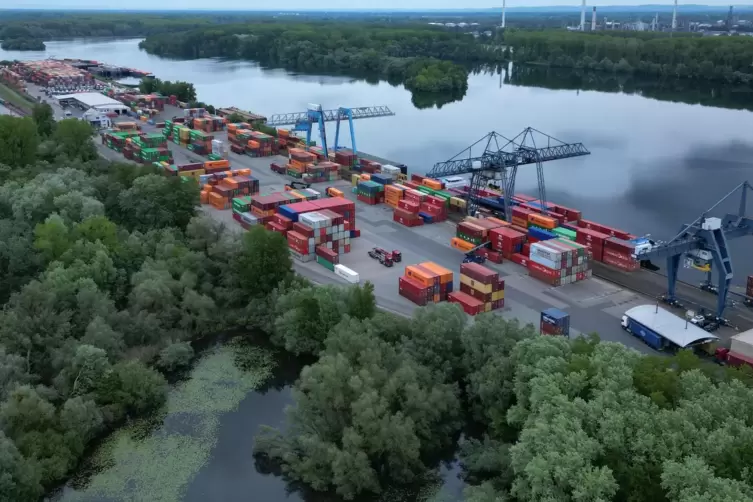 Ein Spiegel der Wirtschaftslage: Das Container-Terminal ist weniger voll als sonst.