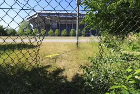 Auf der Fläche direkt südlich des Fritz-Walter-Stadions soll ein Hybridgebäude entstehen, das Parken und eine gewerbliche Nutzun