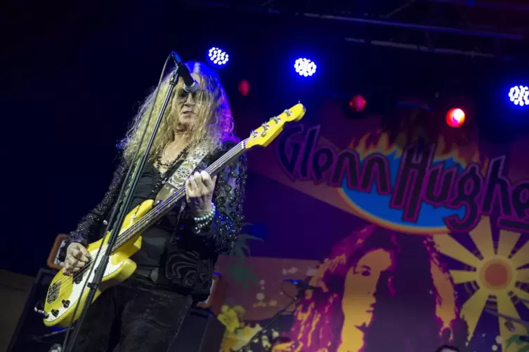 Steht seit über 50 Jahren auf den Bühnen dieser Welt: Glenn Hughes, hier im Herbst 2023 im Electric Ballroom in London.