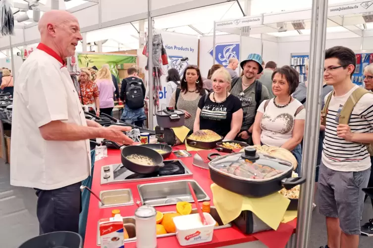 Infos über das Kochen, Backen, Bügeln oder Reinigen ...: Die Vorführstände sind beliebt. 