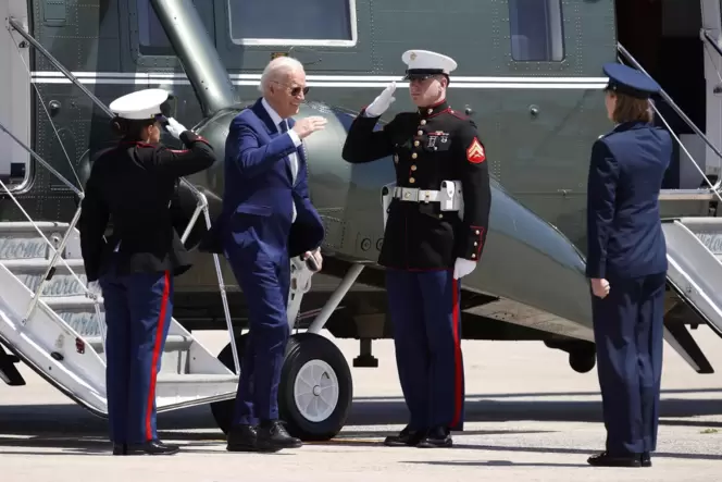 US-Präsident Joe Biden bei der Ankunft auf einem US-Luftwaffenstützpunkt.