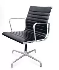 Ein moderner Drehstuhl, einsetzbar als Bürostuhl. Gestell verchromt, Bezug Leder schwarz, auch Rückseite. Armlehnen  mit zusätzl
