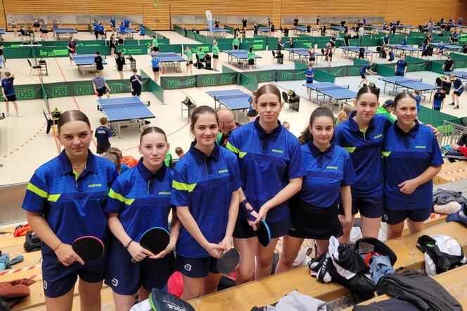 Die Tischtennis-Mädchenmannschaft des Zweibrücker Hofenfels-Gymnasiums hat als Landessieger beim Bundesfinale von "Jugend traini