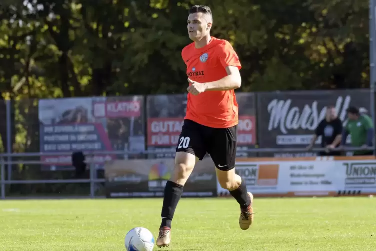 Spielte einst beim ASV: Phönix-Trainer Petro Berrafato. 