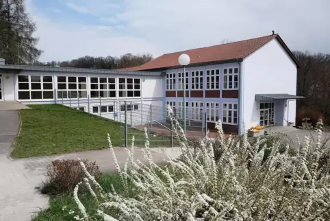 Die Albert-Schweitzer-Schule in Ernstweiler bekommt neue Decken.