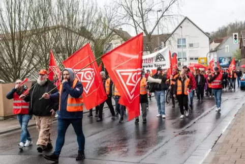 Vor wenigen Wochen hat es noch eine Kundgebung und eine Demo der IG Metall gegen den Stellenabbau bei Gienanth gegeben. Am 1. Ma