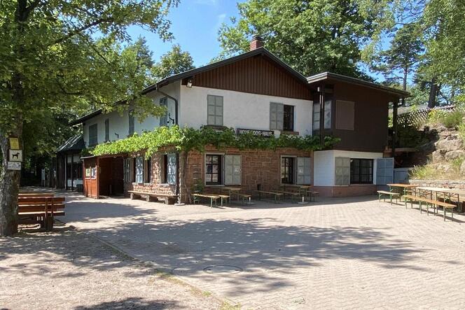 Der Pfälzerwald-Verein investiert weit über 100.000 Euro ins Hohe-Loog-Haus.