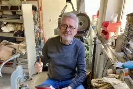 Schuhmachermeister Thomas Krauch plaudert aus dem Nähkästchen – über die kuriosesten Schuhe und Situationen, die in seinem Laden