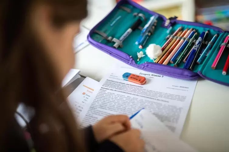 Bei ihren Empfehlungen beachten die Grundschullehrer die Noten aus den ersten Schuljahren – aber auch noch weitere Aspekte. Bind