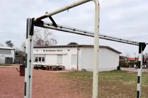 Noch steht das Sportheim dem Schulneubau im Weg.