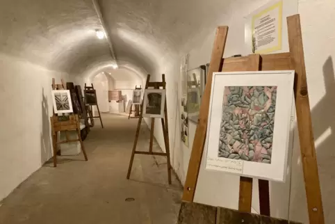 Markus Berberich zeigt in den Stollen des Westwall-Museums seine Fotoausstellung. 