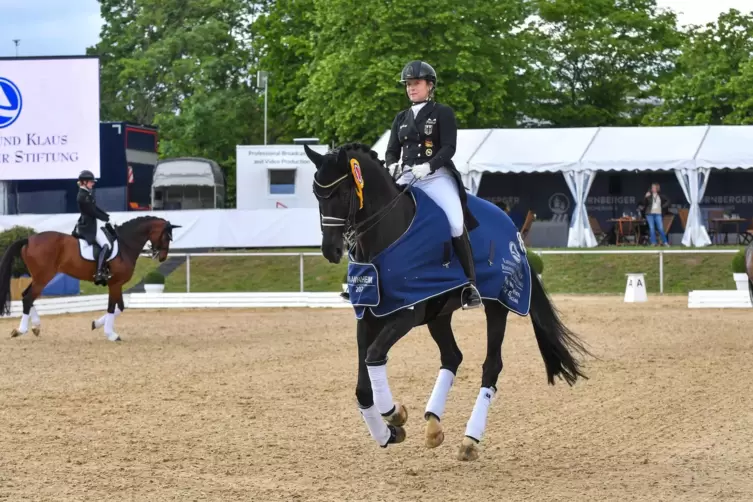 Ehrenrunde im Galopp: Isabell Werth und Wendy de Fontaine. 