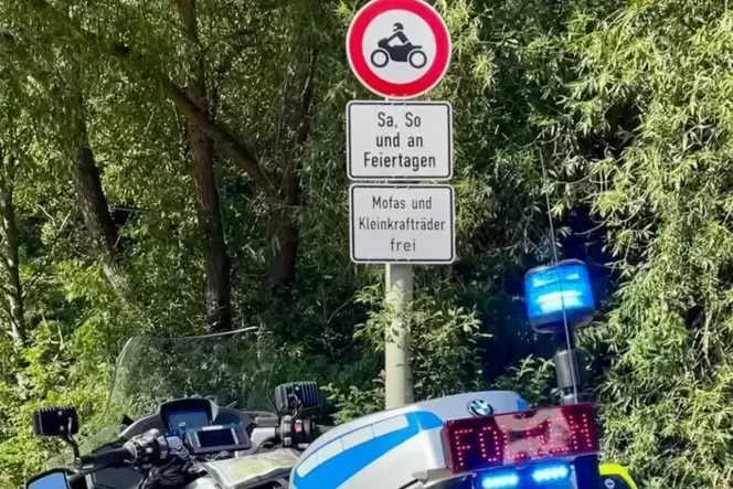Das Durchfahrtsverbot für Motorräder auf der L499 zwischen Elmsteiner Tal und Johanniskreuz wird überwacht.