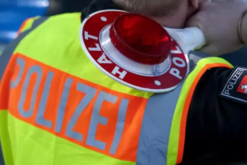 Alkohol am Steuer: Landstuhler Polizei ordnet Blutentnahmen wegen zu hoher Atemalkoholwerte an. 