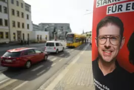 Ein Wahlplakat mit dem SPD-Europaabgeordneten Matthias Ecke.